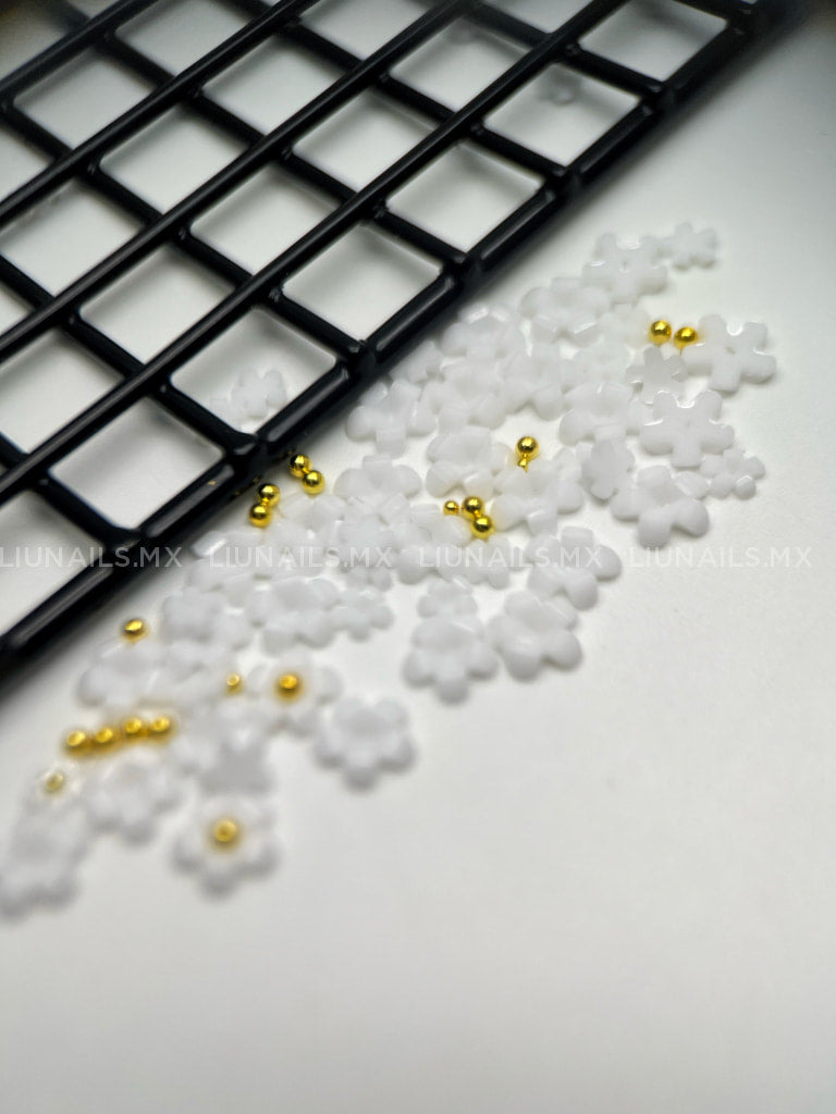 Flores 3D Blancas Liunails Decoraciones