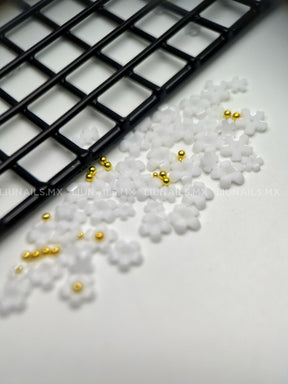 Flores 3D Blancas Liunails Decoraciones