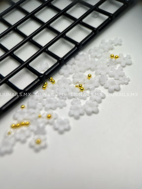 Flores 3D Blancas Liunails Decoraciones